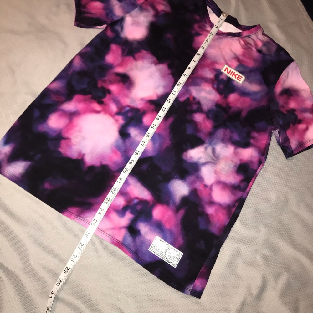 NWOT Nike T-Shirt - Picture 6 of 7